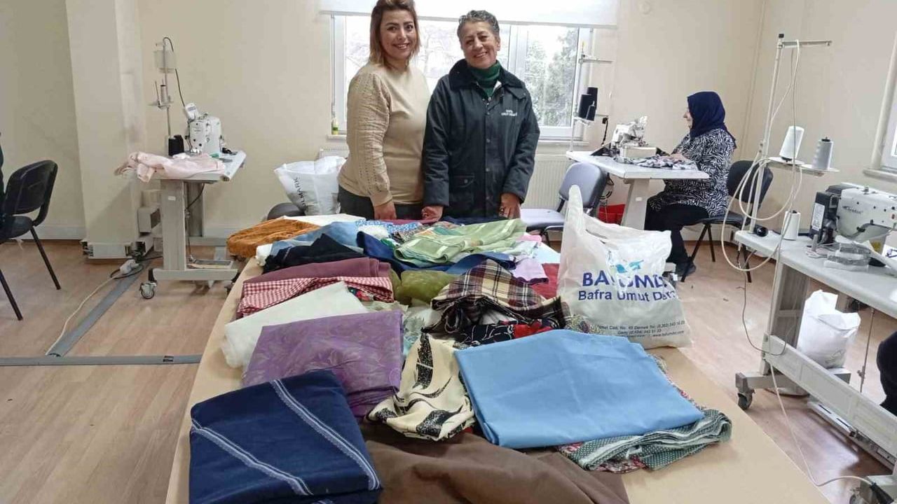 Bafra Umut Derneği, ADEM dikiş kursiyerlerine malzeme desteği sağladı