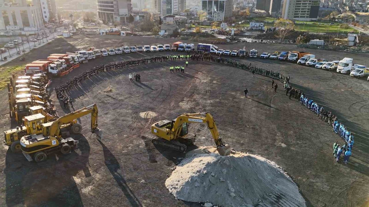 Bağcılar Belediyesi kış hazırlıklarını tamamladı: 713 personel ve 176 araç hazır