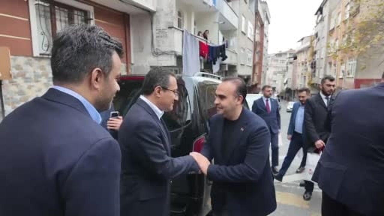 Bağcılar'da 1,3 milyon liralık altın çantasını sahibine ulaştıran çocuklar Bakan Kacır'ı ziyaret etti