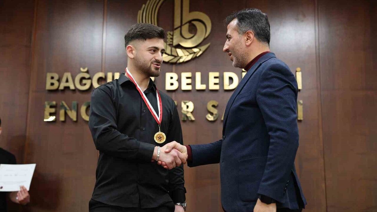 Bağcılar'da kuaförler engelli bireyler için yarıştı — 3. Türkiye Engelliler İçin Yarışıyor