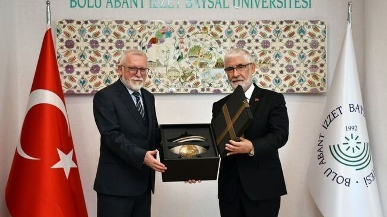 BAİBÜ'nün yeni rektörü Prof. Dr. Faruk Yiğit göreve başladı