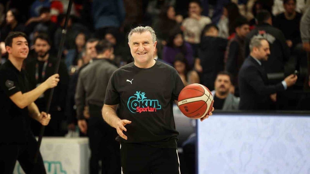 Bakan Bak açıkladı: Milli sporcular 2025'te toplam 7 bin 474 madalya kazandı