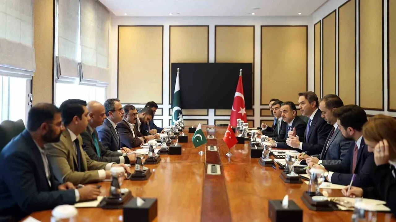 Bakan Bayraktar: Türkiye Petrolleri Pakistan’da 3 deniz 2 kara sahasında ortak arama-üretim için 5 anlaşma imzaladı