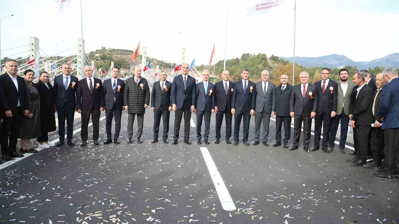 Bakan Ersoy: Alanya Doğu Çevre Yolu ve antik kent çalışmaları Antalya turizmine değer katıyor