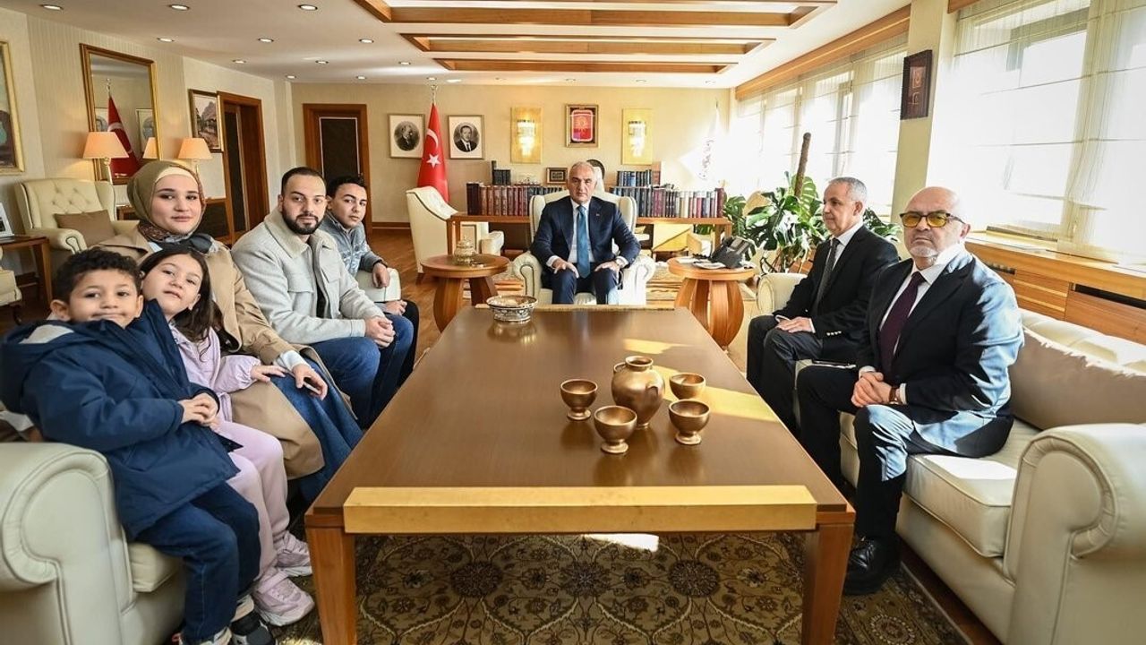 Bakan Ersoy: Hind Rajab’ın ailesiyle Bakanlıkta buluştuk, birlikte Cumhurbaşkanı Erdoğan’ı ziyaret ettik