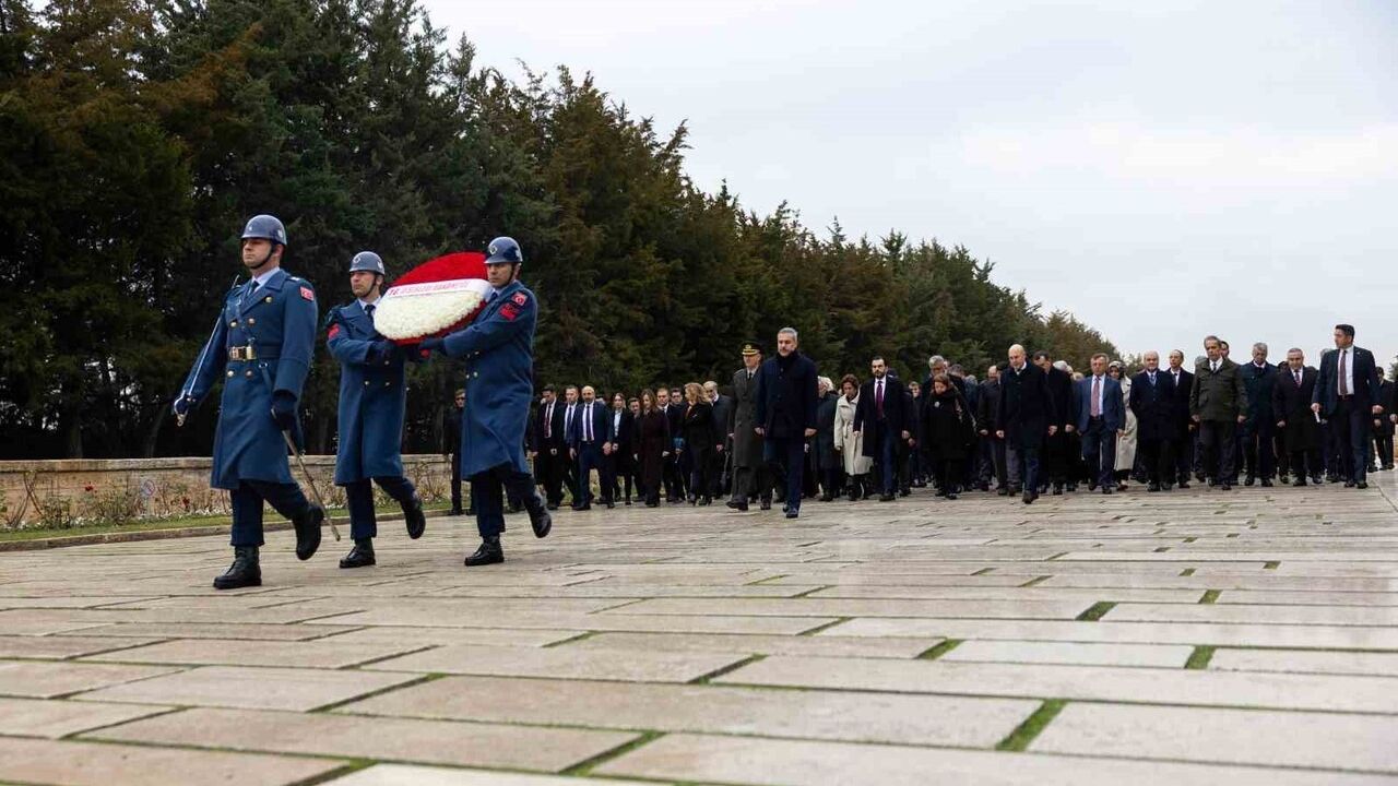 Bakan Fidan, 16. Büyükelçiler Konferansı Öncesi Türk Büyükelçilerle Anıtkabir’i Ziyaret Etti