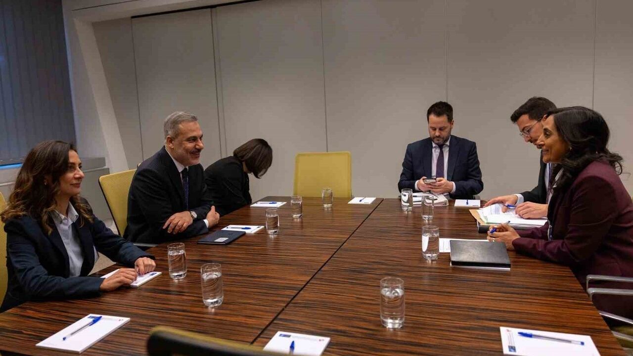 Bakan Fidan, Brüksel’de Kanada Dışişleri Bakanı Anita Anand ile görüştü