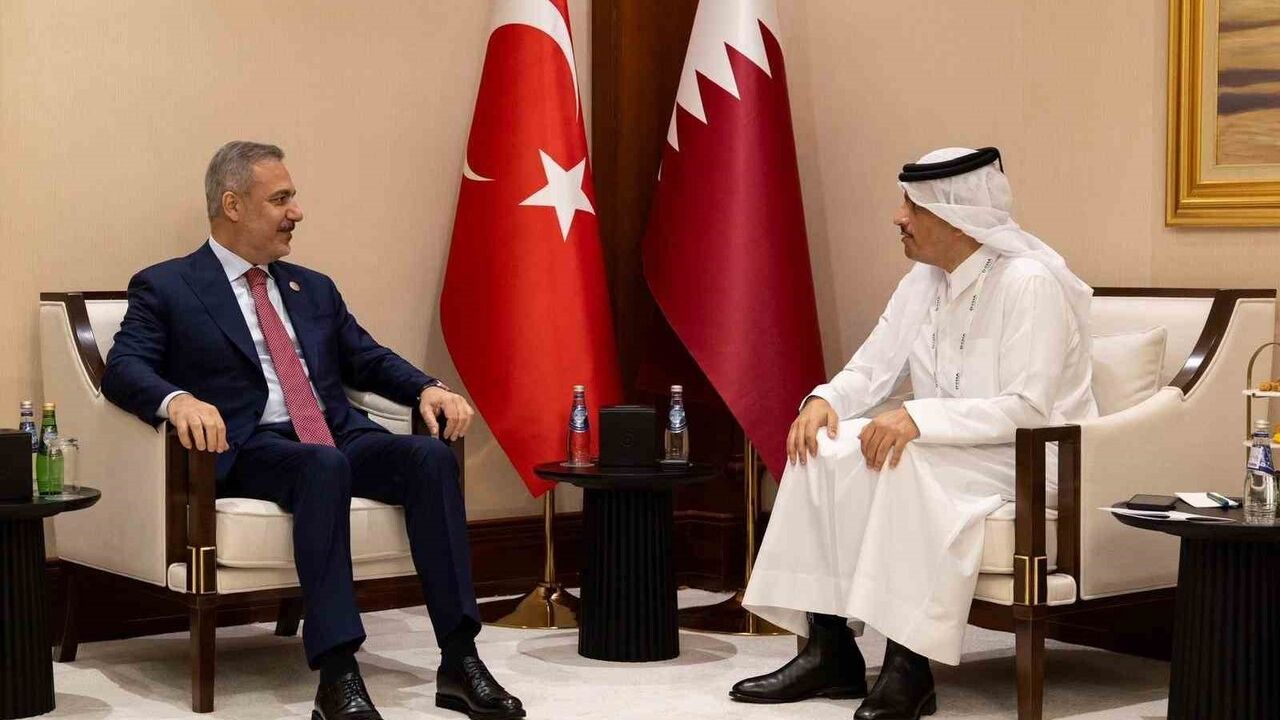 Bakan Fidan Doha’da Katarlı Mevkidaşı Al Thani ile Görüştü