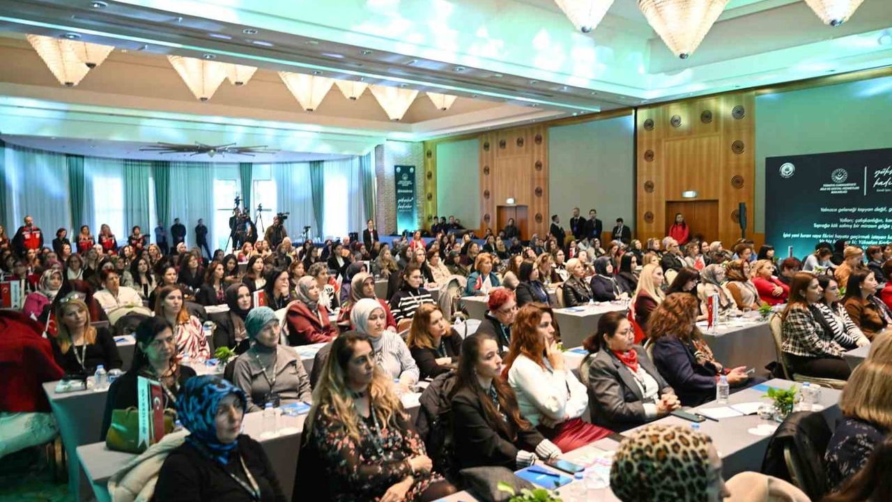 Bakan Göktaş: Kadınlar kalkınmanın asli faktörüdür — 'Yükselen Kadınlar' projesi Antalya'da tanıtıldı