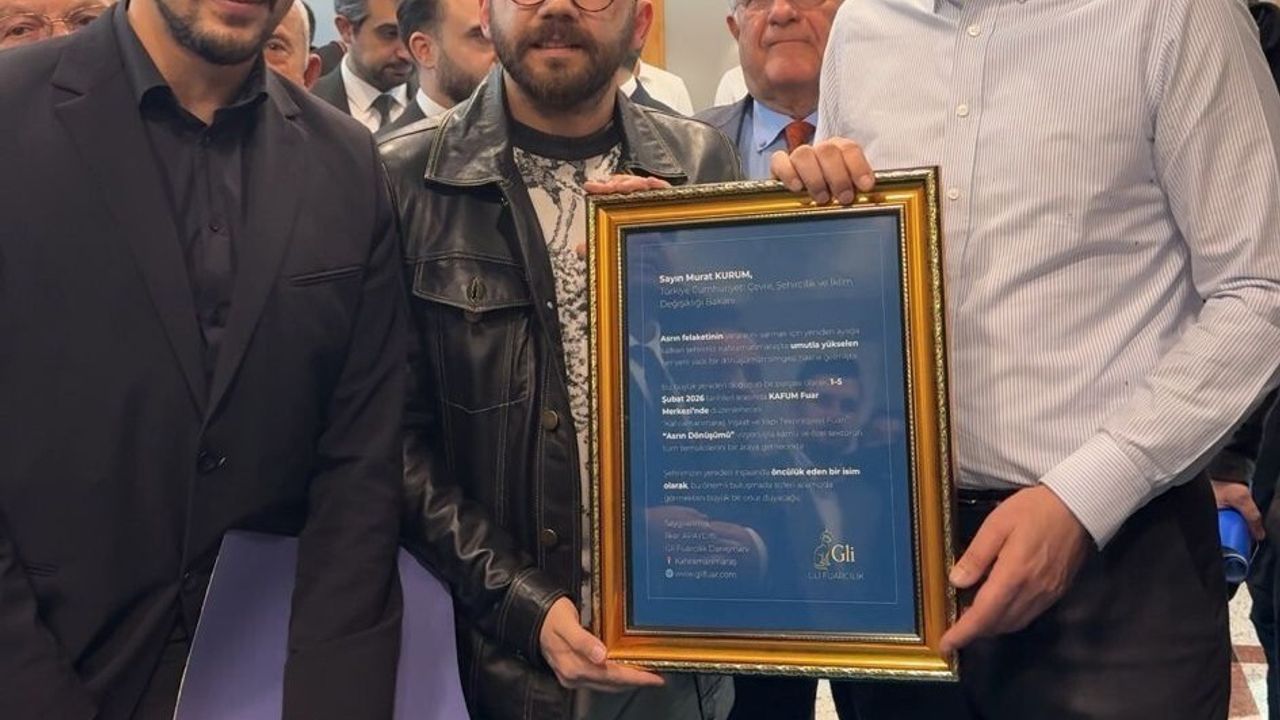 Bakan Murat Kurum’a 'Kahramanmaraş İnşaat ve Yapı Teknolojileri Fuarı' davetiyesi sunuldu