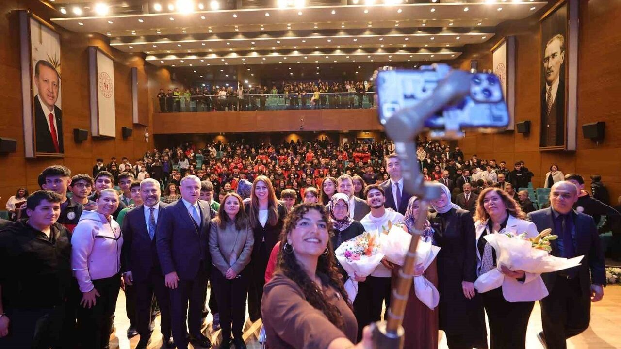 Bakan Osman Aşkın Bak, 'Şampiyonların Gönüllüleri' Programında Sporcuların Anneleriyle Buluştu