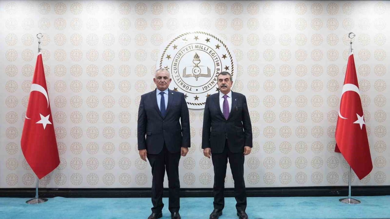 Bakan Tekin, KKTC Milli Eğitim Bakanı Nazım Çavuşoğlu'nu Bakanlıkta Ağırladı