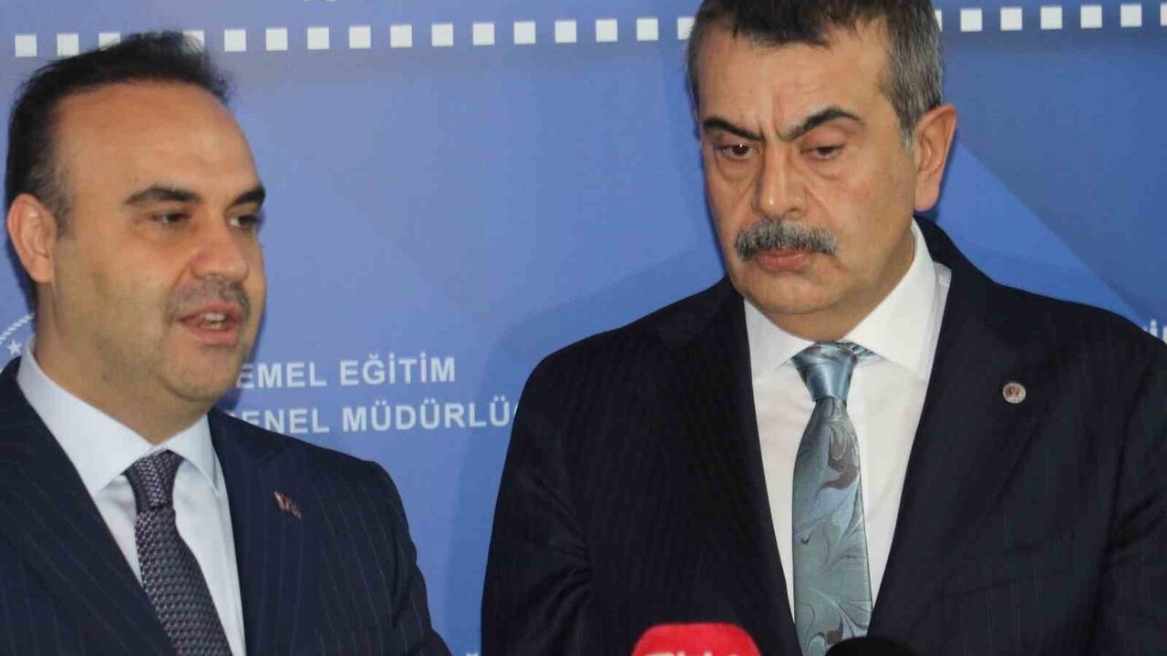 Bakan Tekin: 'Ülkesinde Yapılanlarla Gurur Duyan Bir Nesil Yetiştirmek İstiyoruz' — Ankara'da 'Tutum, Yatırım ve Türk Malları Sergisi' Düzenlendi