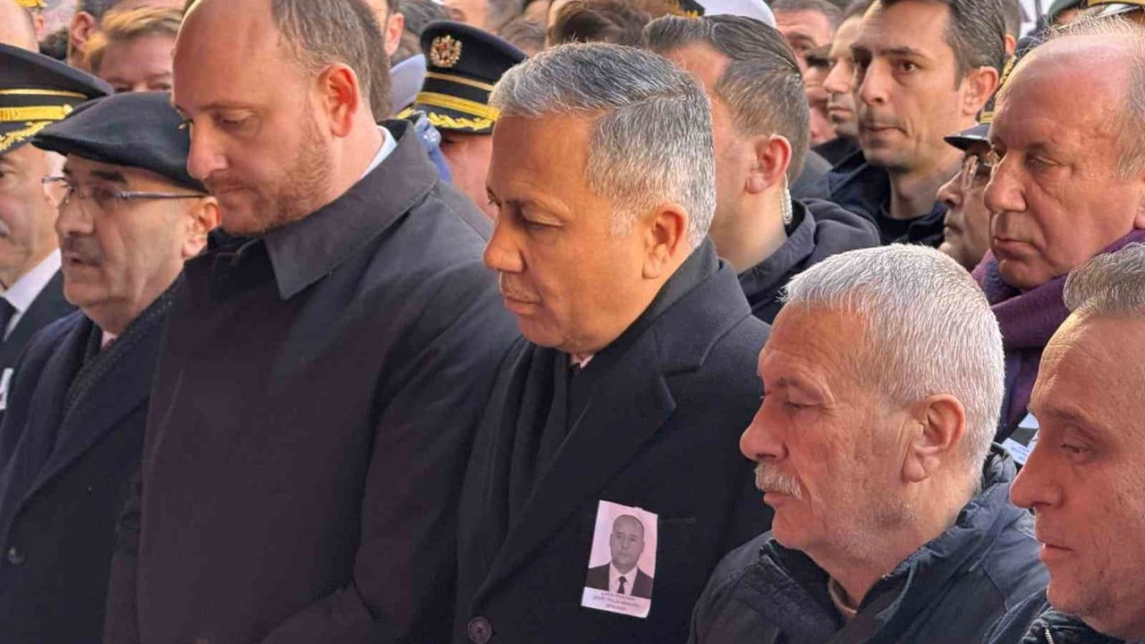 Bakan Yerlikaya, Yalova'da şehit polis İlker Pehlivan'ın cenaze törenine katıldı
