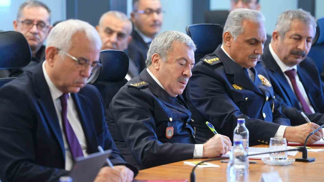 Bakan Yerlikaya: Yeni Yıl Tedbirleri İçin Hazırlık ve Koordinasyon Toplantısı Gerçekleştirildi