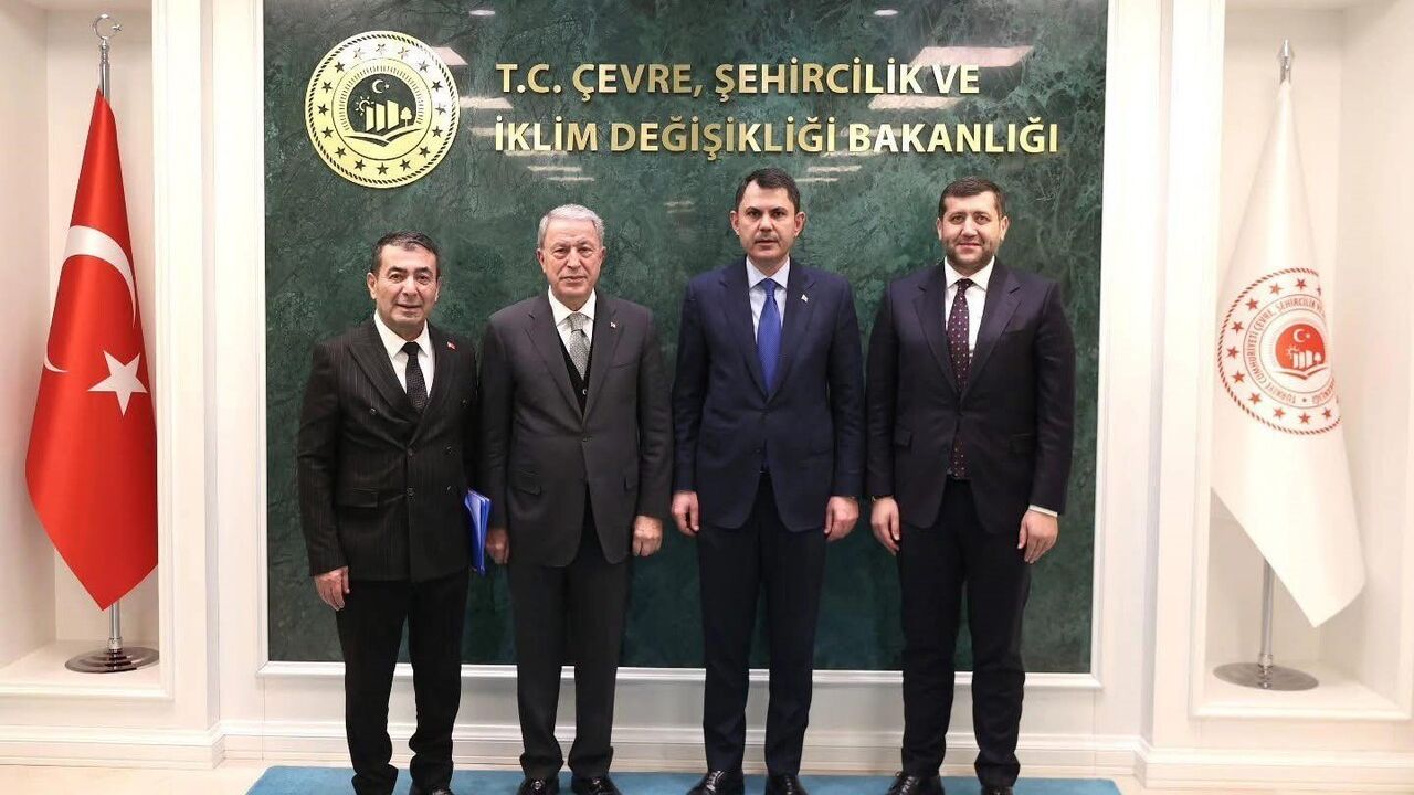 Baki Ersoy açıkladı: Bünyan'a sokak sağlıklaştırma projeleri kapsamında ekskavatör hibesi