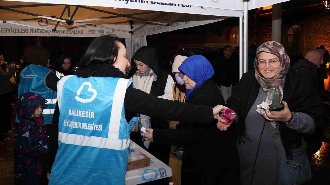 Balıkesir Büyükşehir'den Regaip Kandili'nde 20 ilçede ikram ve lokma dağıtımı