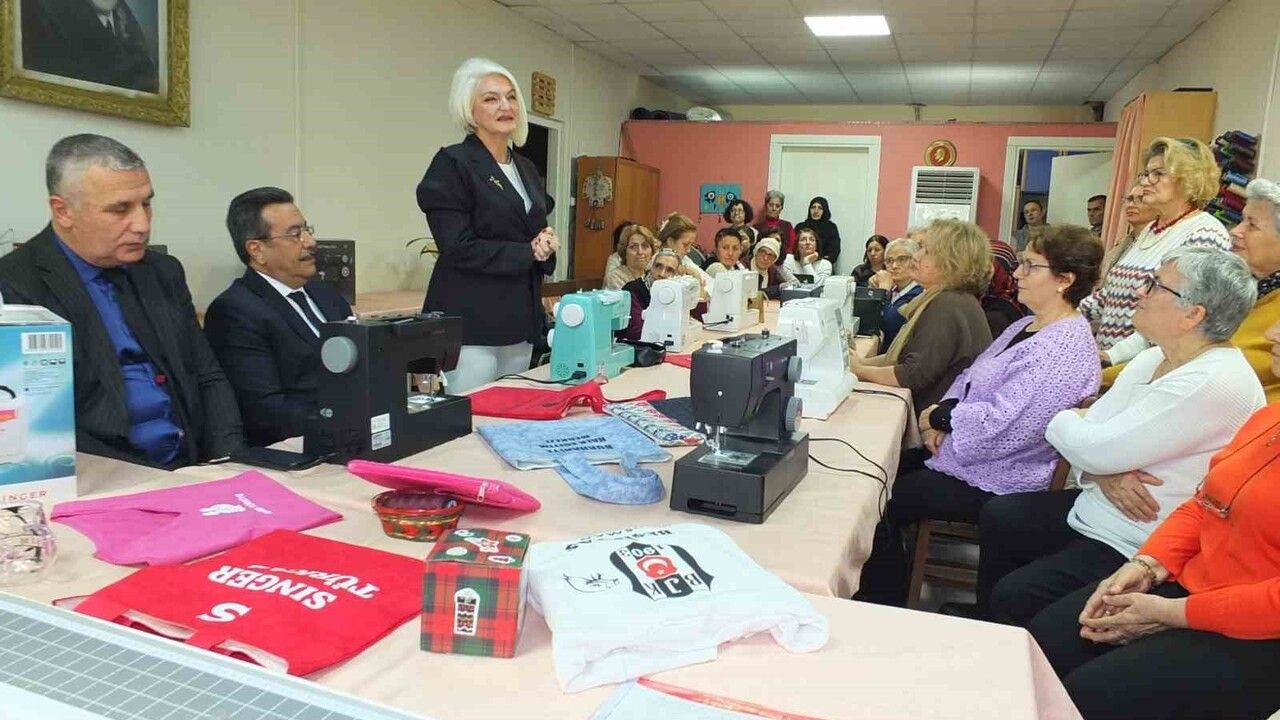 Balıkesir'de Kaymakam, 9 makine bağışlayan Yeşim Meço Davutoğlu'na teşekkür belgesi verdi