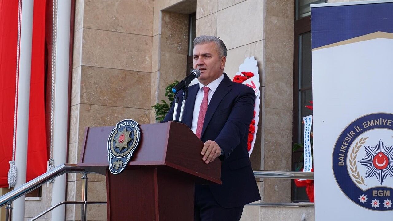 Balıkesir'de Milletvekili Mustafa Canbey'in adını kullanarak 'kamuda işe yerleştirme' vaadiyle dolandırıcılık: 2 kişi tutuklandı