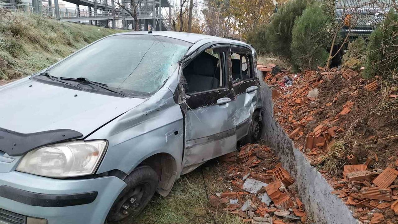 Balıkesir'de otomobil şarampole düştü: 1 kişi yaralandı