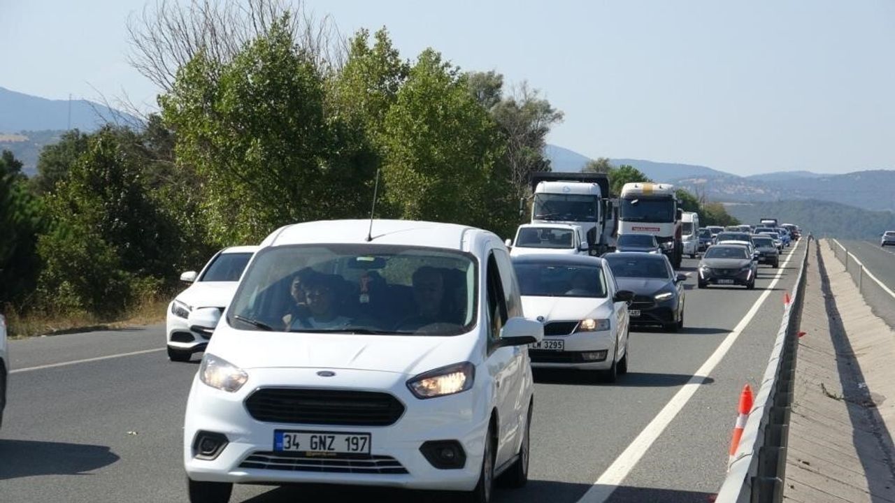 Balıkesir'de trafiğe kayıtlı araç sayısı Kasım'da 687 bin 172'ye yükseldi