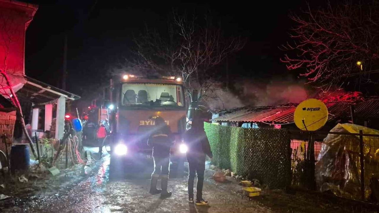 Balıkesir'in Bigadiç ilçesinde ev yangını: 1 kişi yaşamını yitirdi