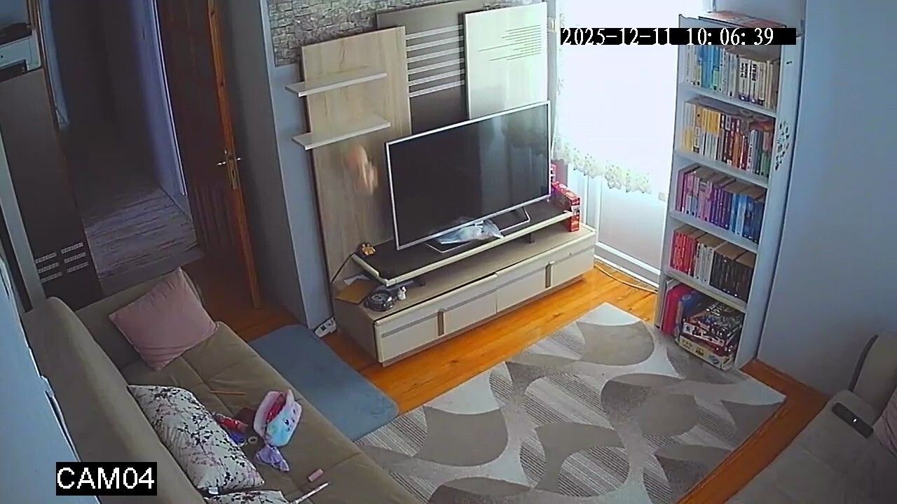 Balıkesir Sındırgı’da 4,9 büyüklüğünde deprem: Güvenlik kamerası görüntüleri sarsıntıyı gösterdi