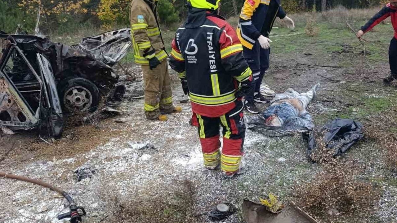 Balıkesir Sındırgı'da tır ile otomobil çarpıştı: 1 kişi ağır yaralandı