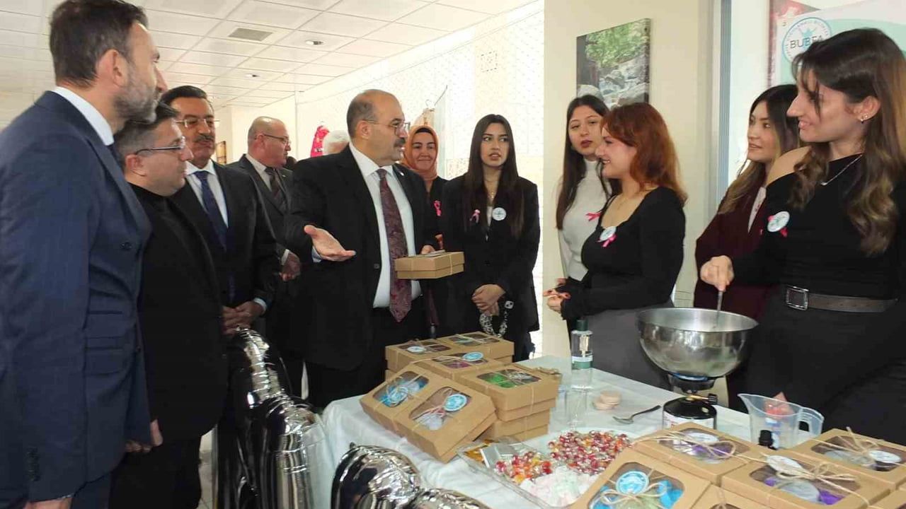 Balıkesir Üniversitesi öğrencileri Burhaniye'de 30 projeyi tanıttı