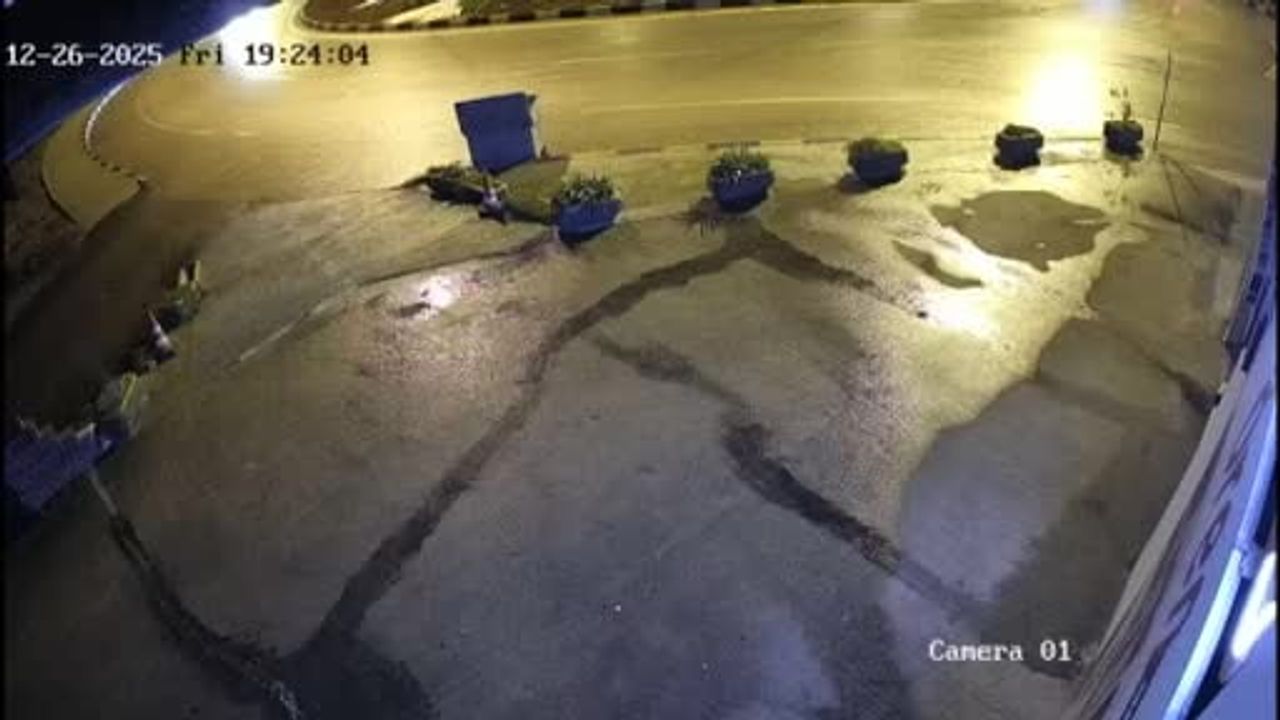 Bartın'da polisten kaçan araç Arıt Kavşağı'nda takla attı — Güvenlik kamerası görüntüleri yayımlandı