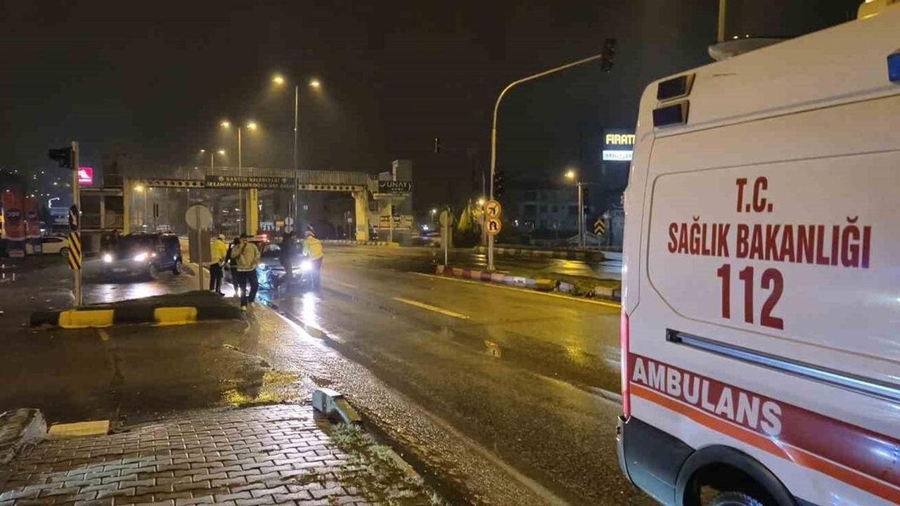 Bartın'da saat 01:52'de üç ayrı trafik kazası: 3 kişi hafif yaralandı, bir köpek telef oldu