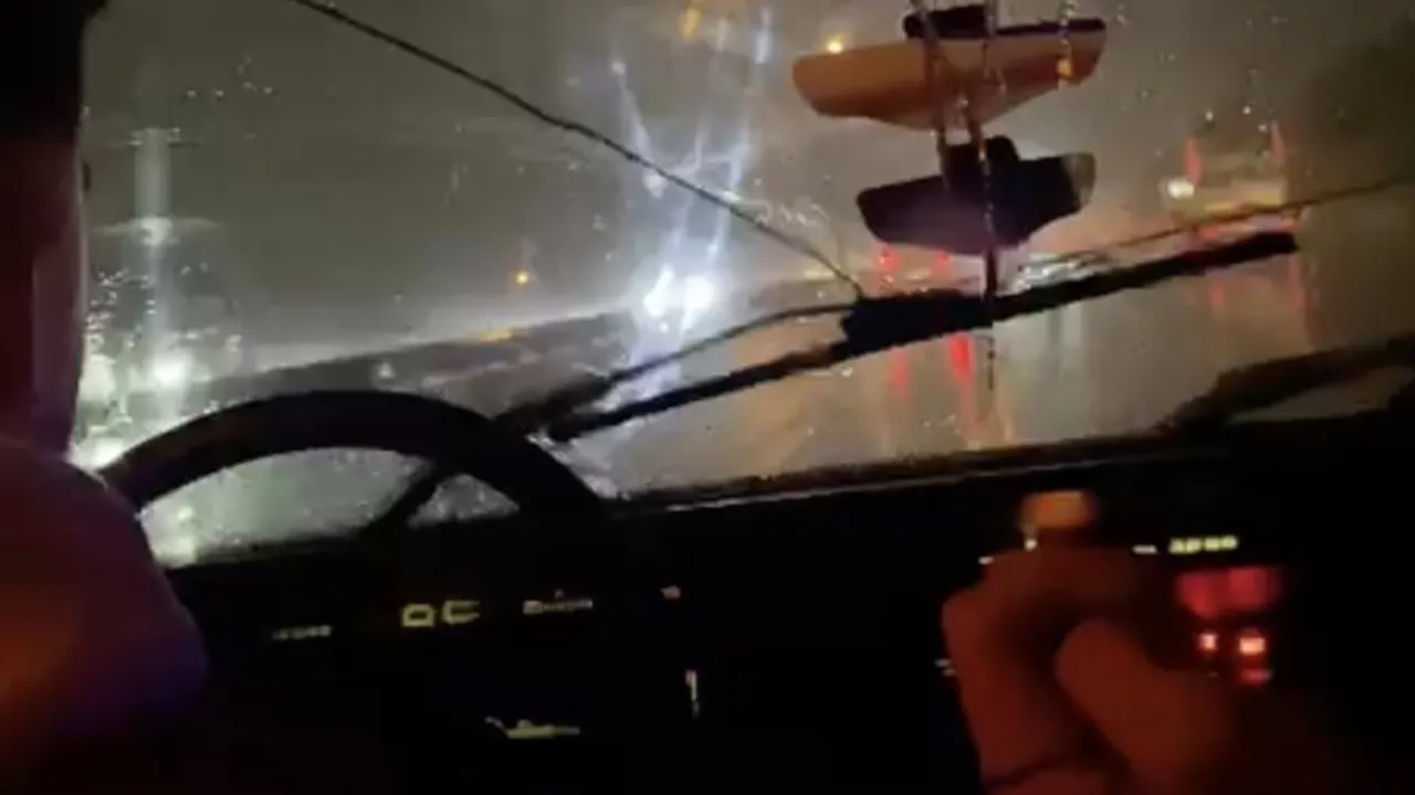 Bartın-Kapaklı yolunda silecek arızasını iple geçici olarak çözdüler