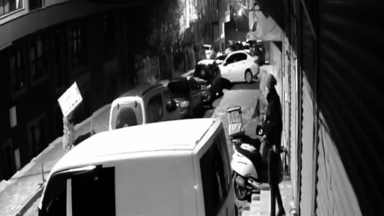 Başakşehir'de apartman ortak alanından hırsızlık; güvenlik kamerası olayı saniye saniye kaydetti