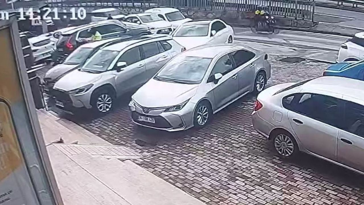 Başakşehir'de banka çıkışında iş adamına silahlı gasp girişimi — güvenlik kamerası kaydı ortaya çıktı