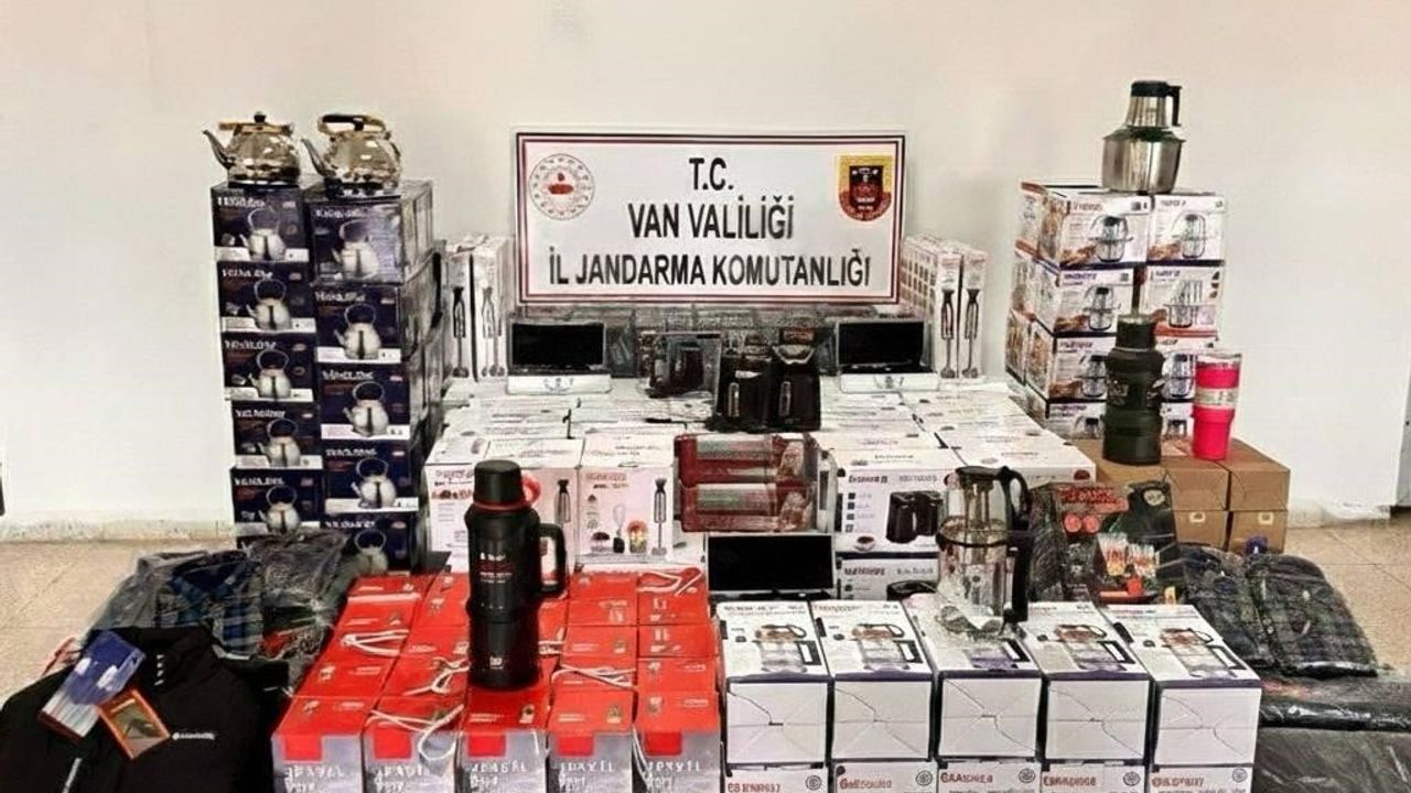 Başkale'de 1,56 milyon TL değerinde 399 parça gümrük kaçağı eşya ele geçirildi