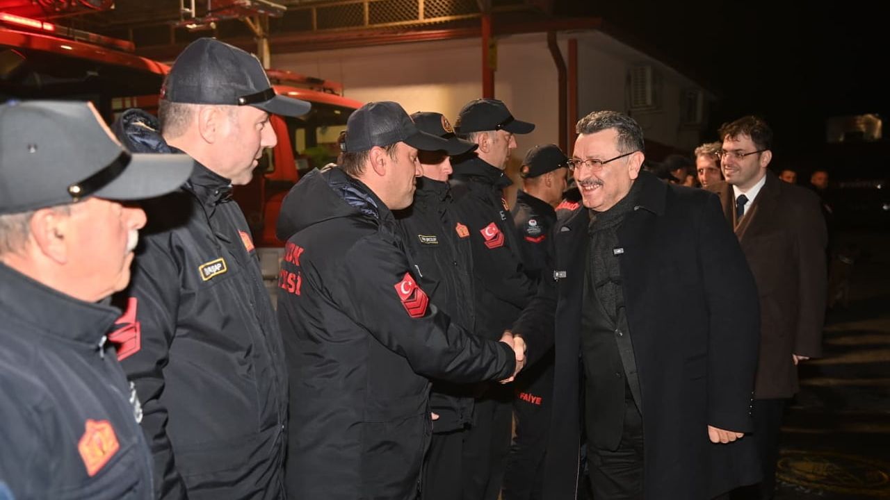 Başkan Ahmet Metin Genç, yılbaşında itfaiye ve TİSKİ personelini ziyaret etti