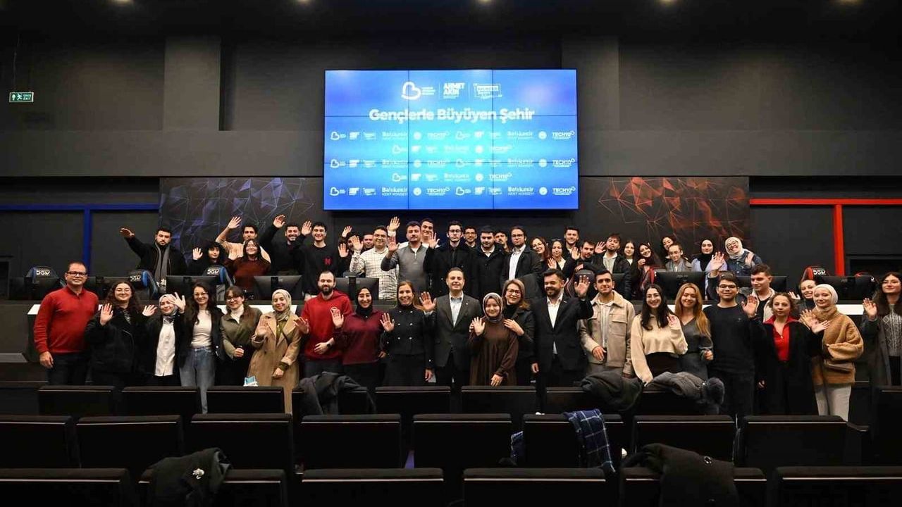 Başkan Akın: "Gençlerimizin her talebi bizim önceliğimiz" — TECH10'da Balıkesir Üniversitesi topluluklarıyla buluşma