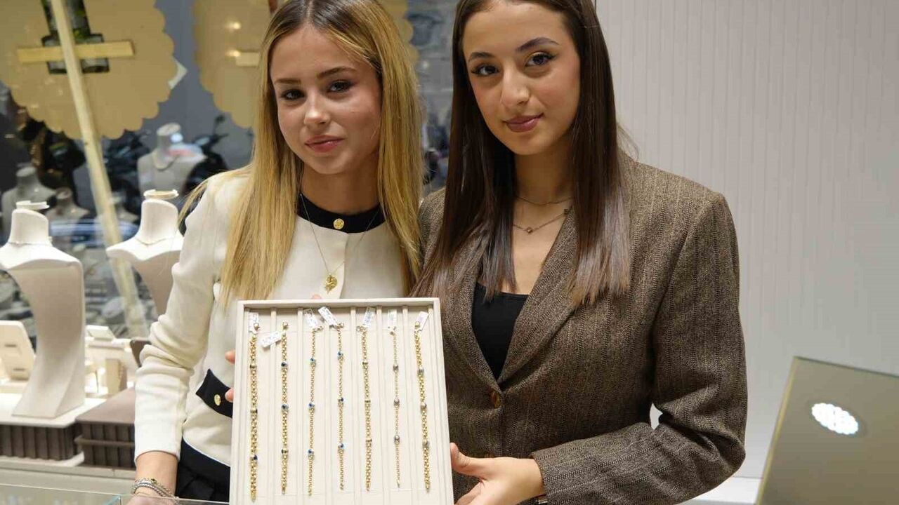 Başkan Akın ve Milletvekili Sarı, Balıkesir Kuyumcular Çarşısı Açılışında Buluştu