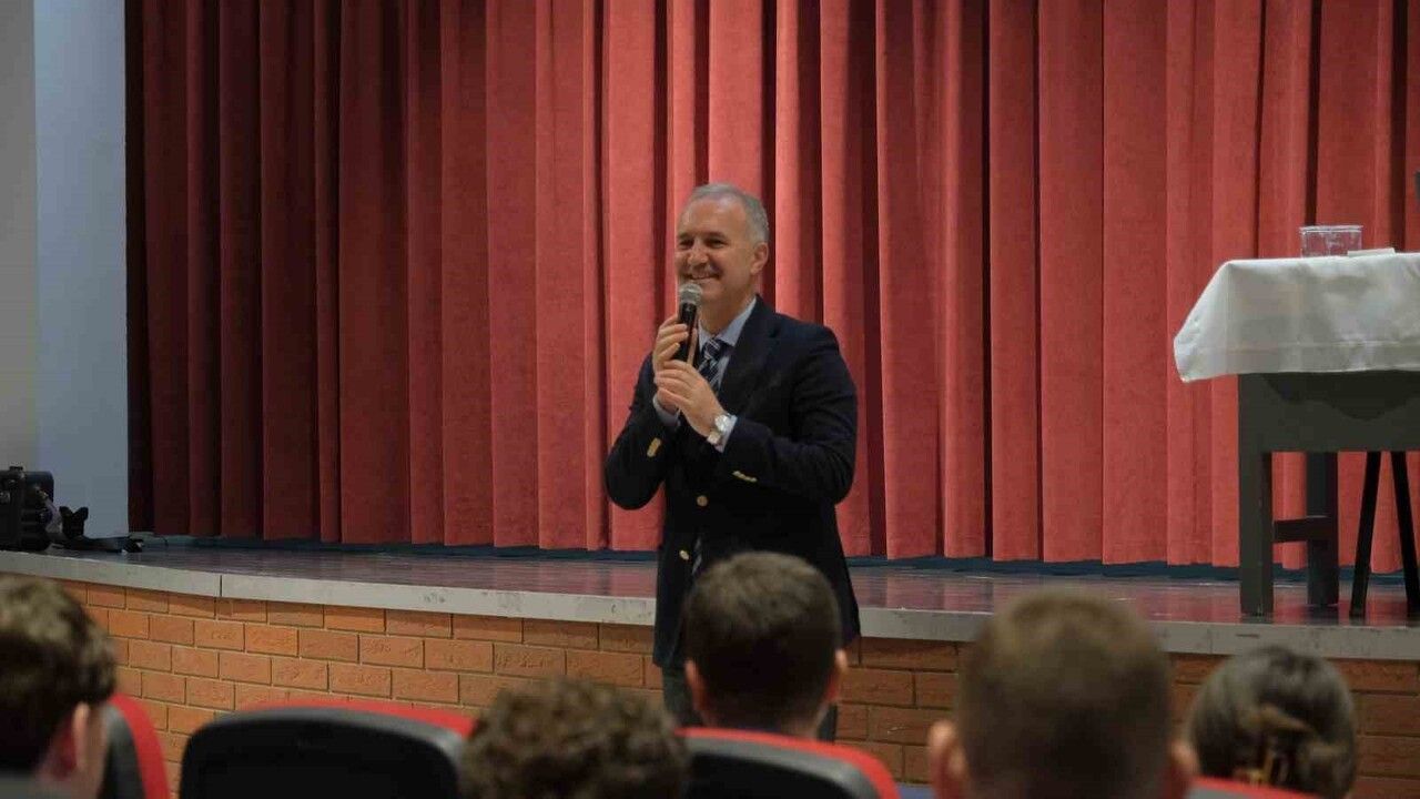 Başkan Alper Taban, 'Genç Bakış' kapsamında Altın Nesil Lisesi öğrencileriyle buluştu