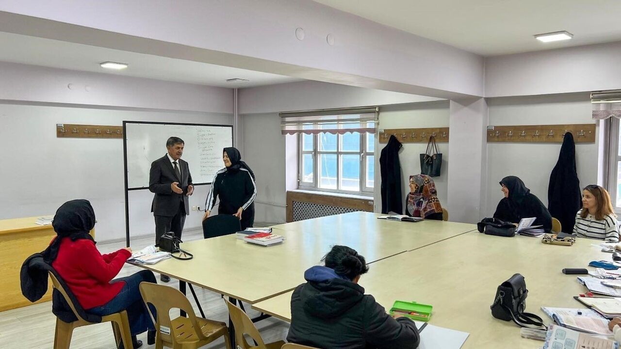 Başkan Bekir Aksun ERMEK Kurslarını İnceledi: Kadınlara Yönelik El Sanatları ve Yabancı Dil Eğitimi