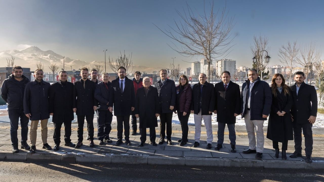 Başkan Büyükkılıç, 5 bin m² üzeri parkların afetlerde barınma alanı olarak kullanılması konulu toplantıya katıldı