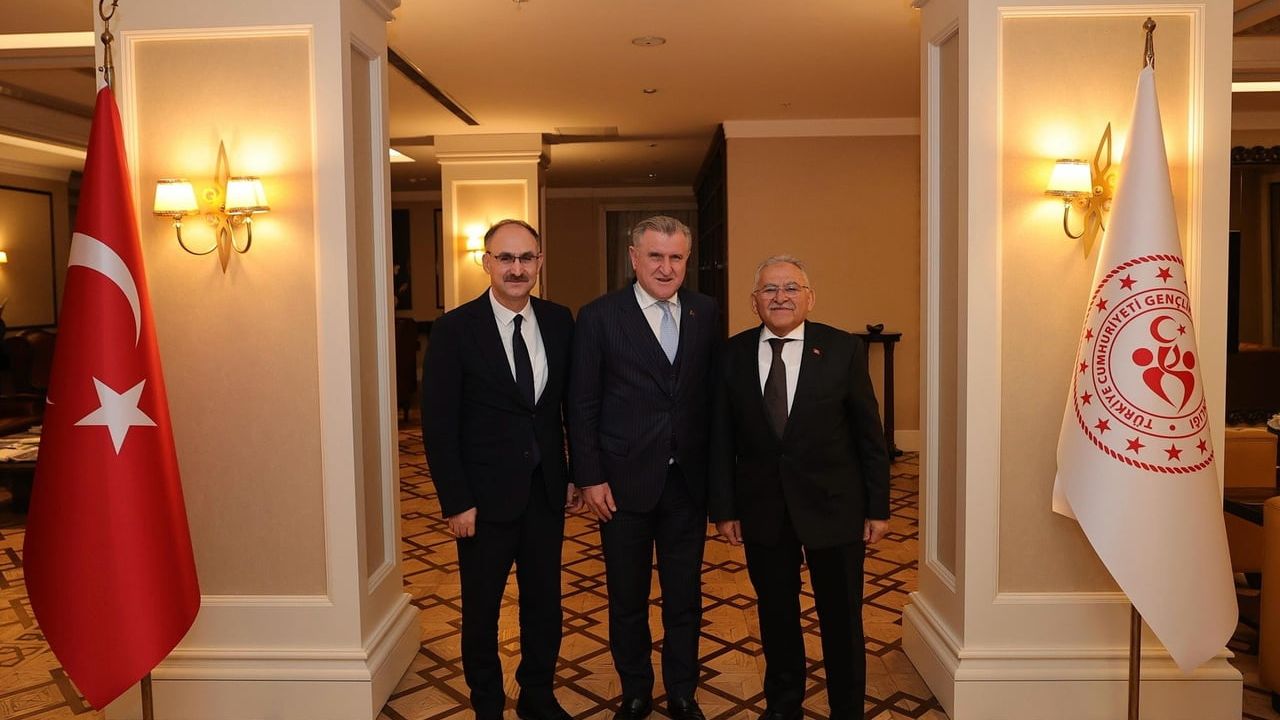 Başkan Büyükkılıç Ankara’da Ulaşım ve Spor Yatırımlarını Görüştü