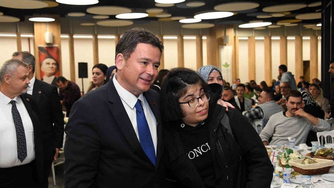 Başkan Erkan Aydın, Dünya Engelliler Günü'nde engelli bireylerle buluştu