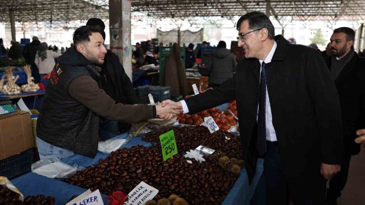 Başkan Eyüp Kahveci Fatih Mahallesi Semt Pazarı'nı Ziyaret Etti, Esnaf ve Vatandaşlarla İstişarede Bulundu