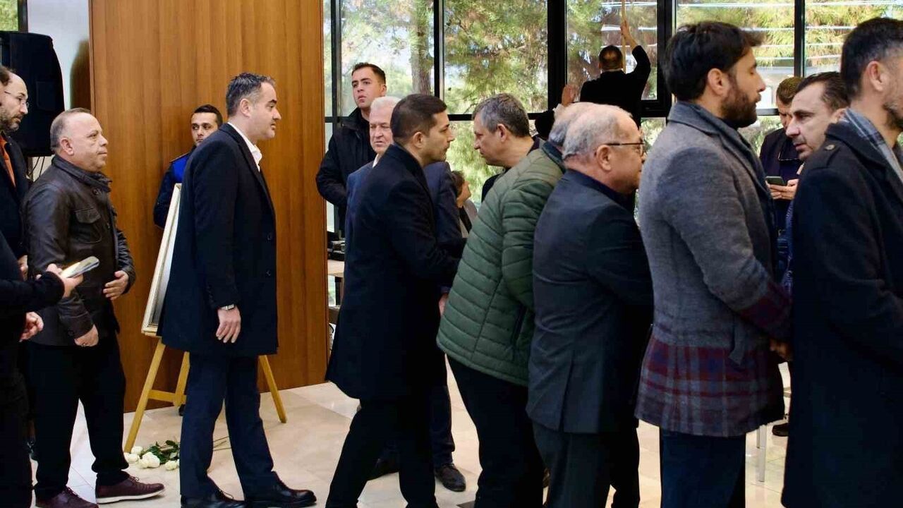 Başkan Günel’den Şehzadeler Belediye Başkanı Gülşah Durbay’ın ailesine taziye ziyareti