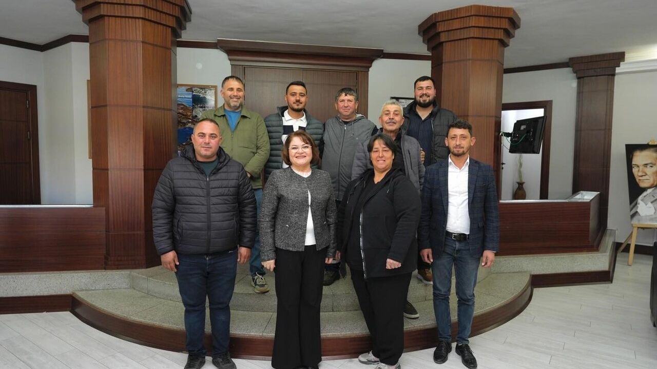 Başkan Hatice Gençay, Balat, Akköy ve Akyeniköy pazar esnafını makamında kabul etti