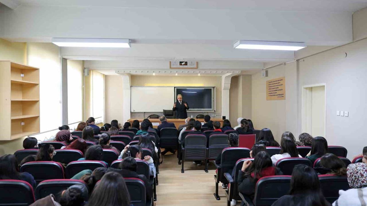 Başkan Mustafa Yalçın, Belsin Çok Programlı Anadolu Lisesi'nde Gençlerle Buluştu
