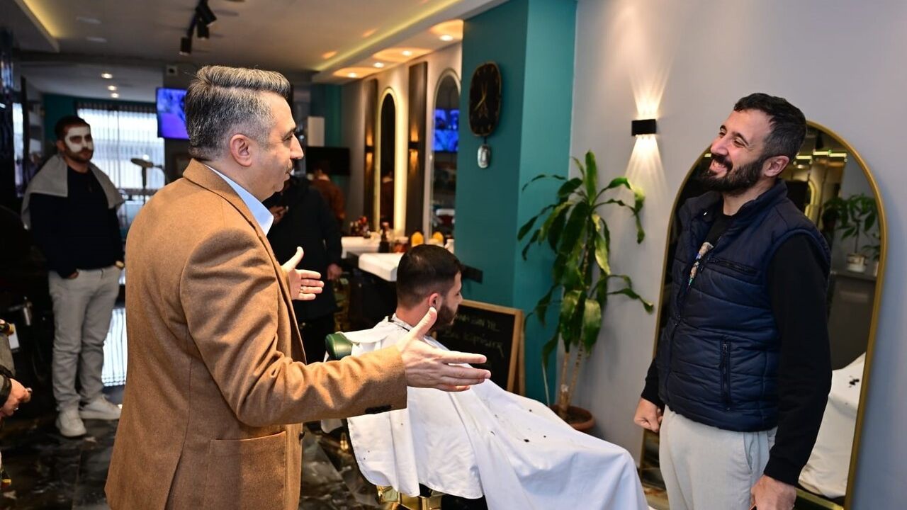 Başkan Oktay Yılmaz Kurtuluş Caddesi ve Yıldırım Mahalle Muhtarlığını Ziyaret Etti