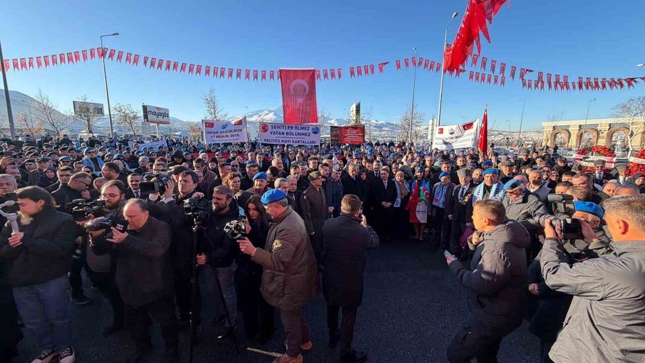 Başkan Özdoğan 17 Aralık 2016 şehitlerini 9. yıldönümünde dualarla andı