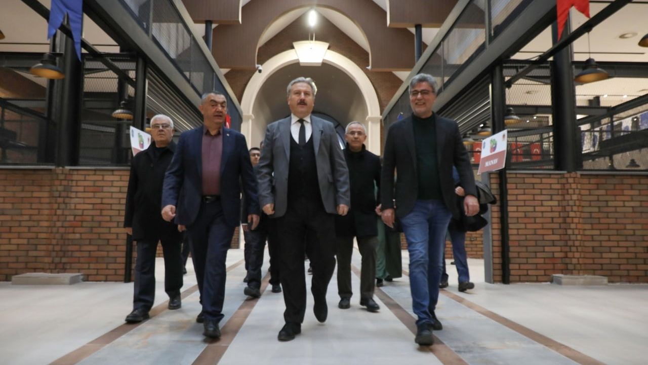 Başkan Palancıoğlu, KAYSO Heyetine Çarşı Melikgazi ve Havacılık Lisesi Projelerini Tanıttı